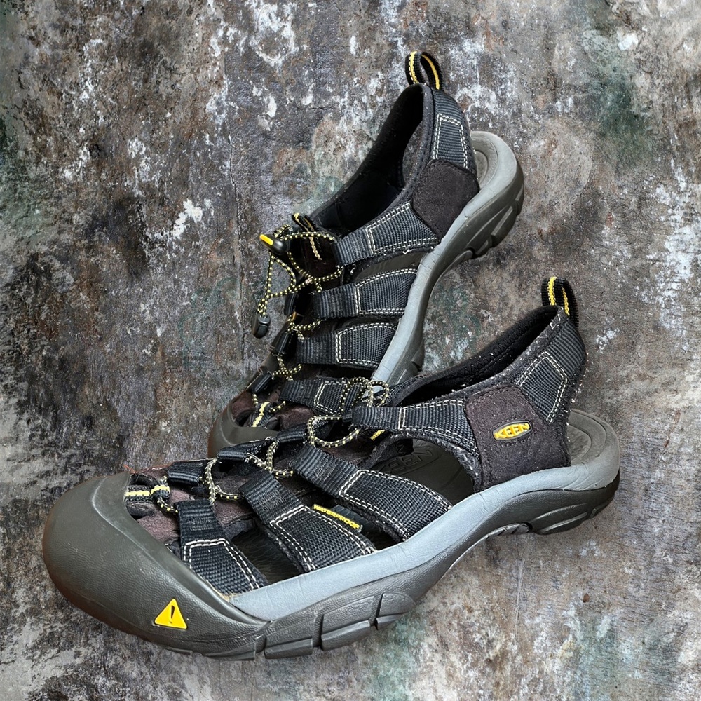 Mens size 9 KEEN MEN’S NEWPORT H2 SANDAL NAVY